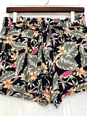 Charlotte Russe Tropical Floral Paperbag Shorts Belted Size M Vacation Botanical
